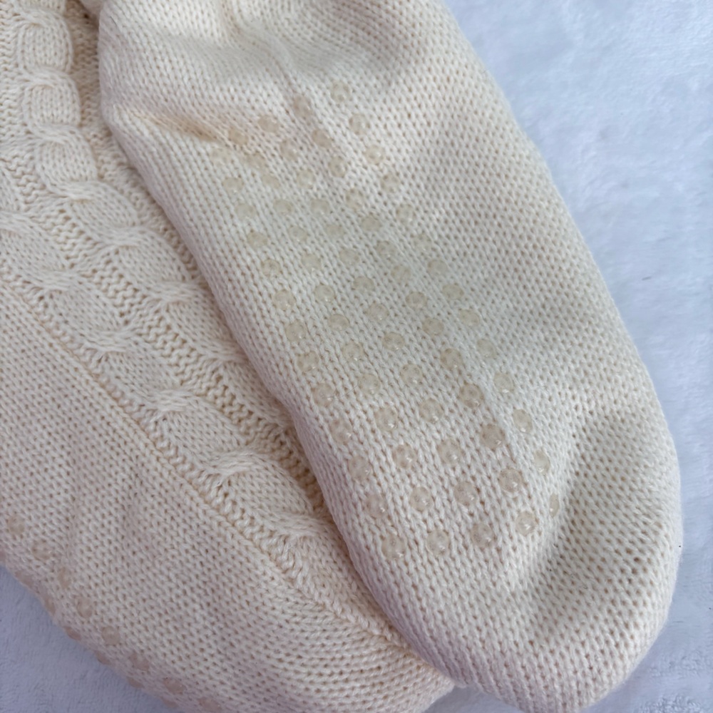HUNTER Warm Sherpa-Lined Cable Knit Non-Slip Slipper Socks--One Size - Picture 8 of 14